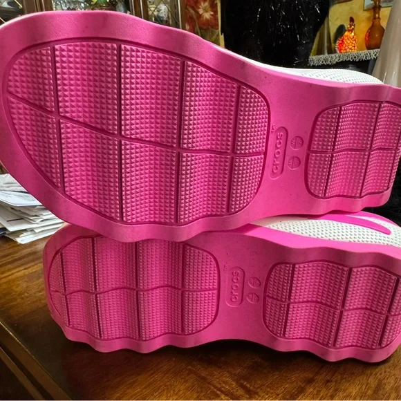 CROCS Mega Crush Triple Strap Vibrant Pink Platform Sandals size 7 - Picture 4 of 4